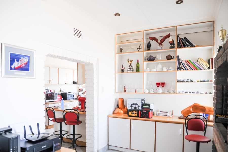 5 Bedroom Property for Sale in McDougall